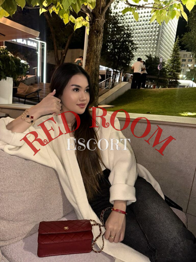 Эскортница Адель - грудь 1, рост 168 см, вес 50 кг, цвет волос Брюнетки, этничность Азиатская