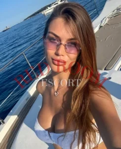 Эскортница Адара - грудь 2, рост 175 см, вес 62 кг, цвет волос Шатенки