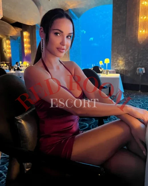 Эскортница Даника - грудь 3, рост 175 см, вес 59 кг, цвет волос Брюнетки