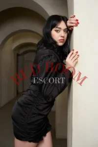 Эскортница Фиора - грудь 1, рост 174 см, вес 59 кг, цвет волос Брюнетки