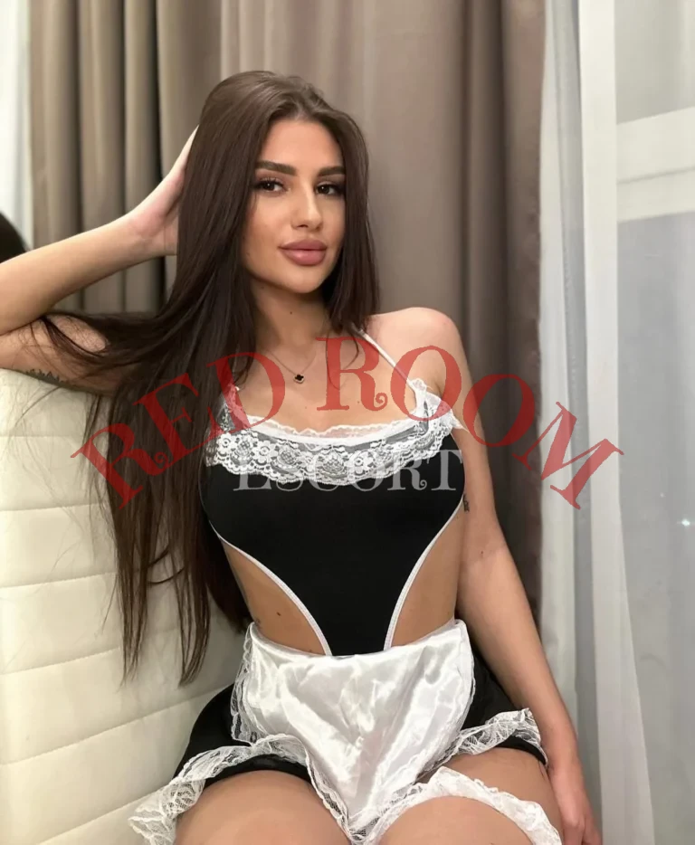 Эскортница Ромина - грудь 2, рост 173 см, вес 62 кг, цвет волос Шатенки