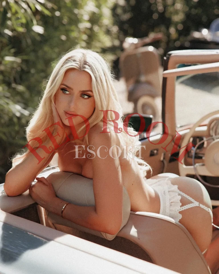 Эскортница Майра - грудь 3, рост 174 см, вес 63 кг, цвет волос Блондинки