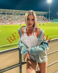 Эскортница Амальтея - грудь 2, рост 175 см, вес 58 кг, цвет волос Шатенки