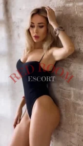 Эскортница Рита - грудь 3, рост 175 см, вес 54 кг, цвет волос Блондинки