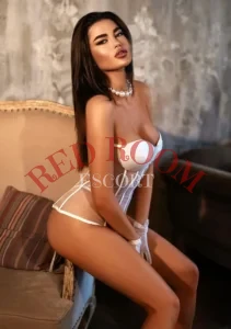 Эскортница Элина - грудь 3, рост 170 см, вес 57 кг, цвет волос Шатенки