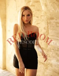 Эскортница Марина - грудь 3, рост 170 см, вес 49 кг, цвет волос Блондинки