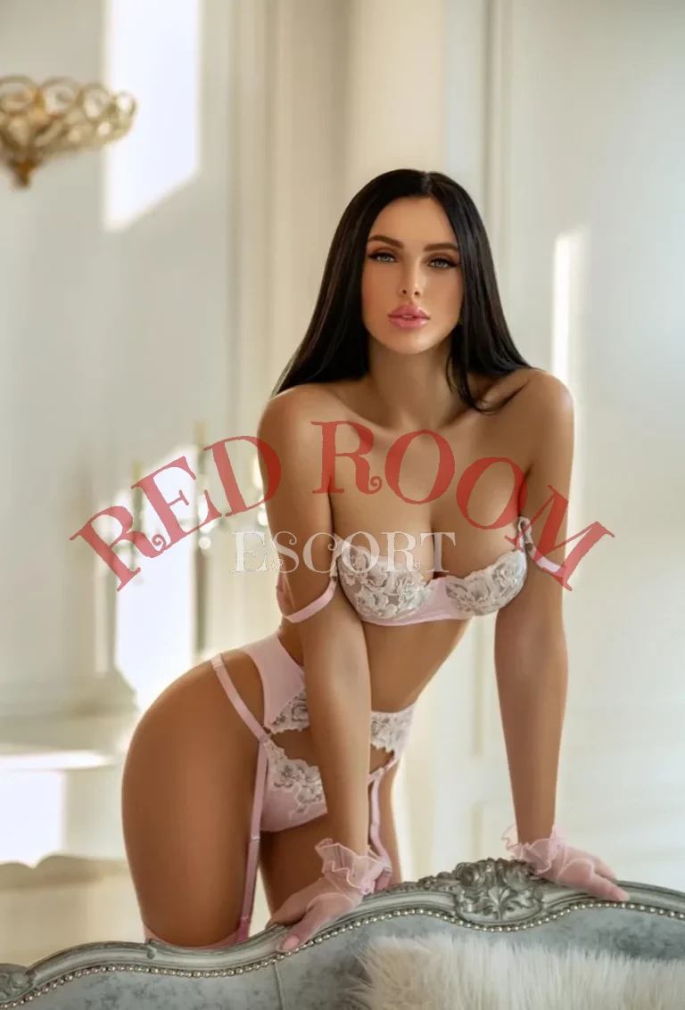 Эскортница Виталина - грудь 3, рост 172 см, вес 57 кг, цвет волос Шатенки