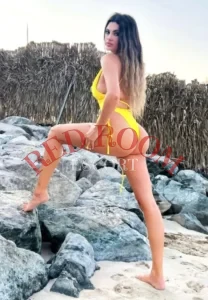 Эскортница Моника - грудь 3, рост 170 см, вес 62 кг, цвет волос Шатенки
