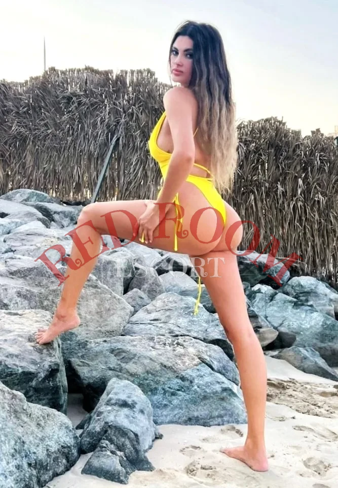 Эскортница Моника - грудь 3, рост 170 см, вес 62 кг, цвет волос Шатенки
