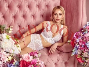 Эскортница Алета - грудь 3, рост 170 см, вес 50 кг, цвет волос Блондинки