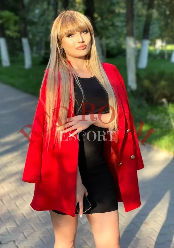 Эскортница Ками - грудь 2, рост 165 см, вес 54 кг, цвет волос Блондинки