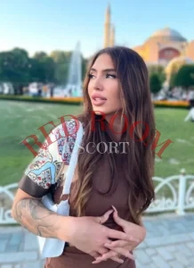 Эскортница Ро - грудь 2, рост 165 см, вес 54 кг, цвет волос Шатенки