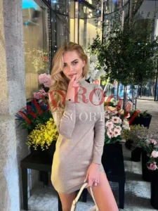 Эскортница Анна - грудь 3, рост 174 см, вес 51 кг, цвет волос Блондинки