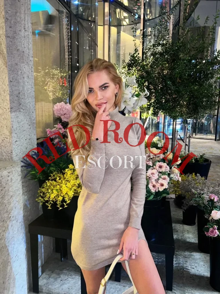 Эскортница Анна - грудь 3, рост 174 см, вес 51 кг, цвет волос Блондинки