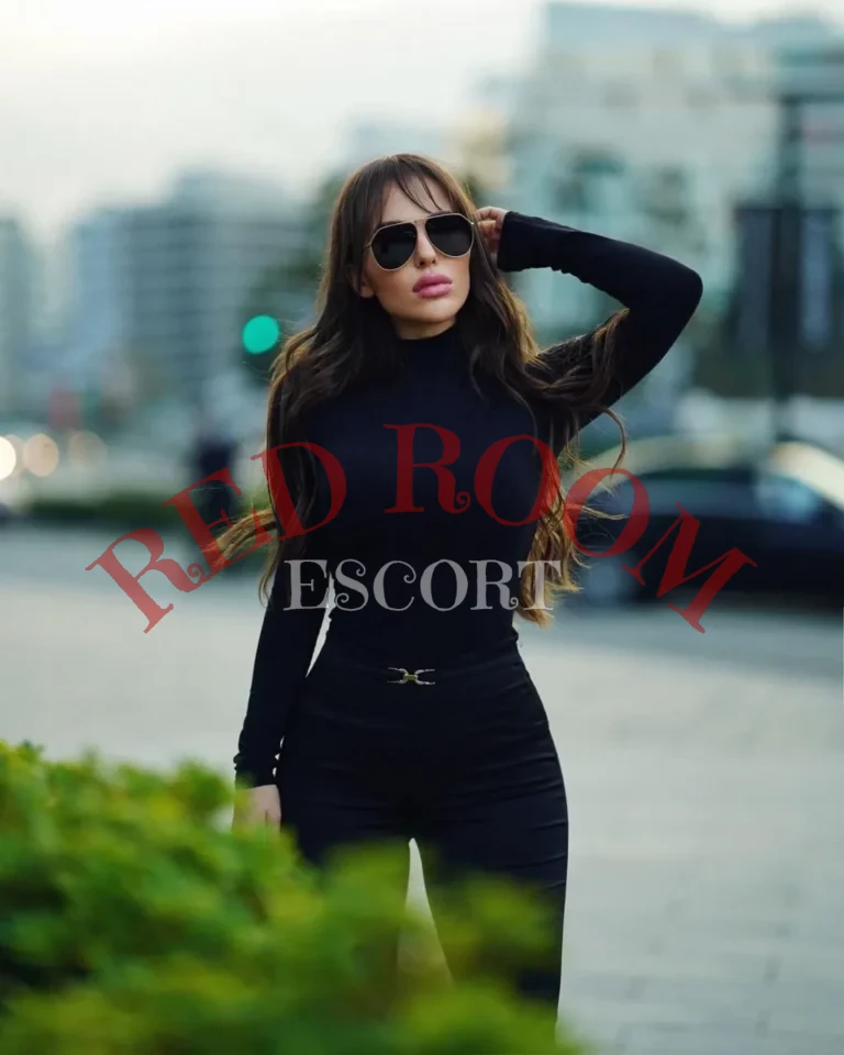 Эскортница Айла - грудь 2, рост 168 см, вес 56 кг, цвет волос Шатенки