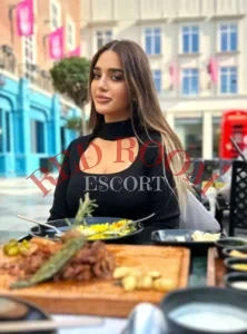 Эскортница Майя - грудь 4, рост 173 см, вес 68 кг, цвет волос Блондинки