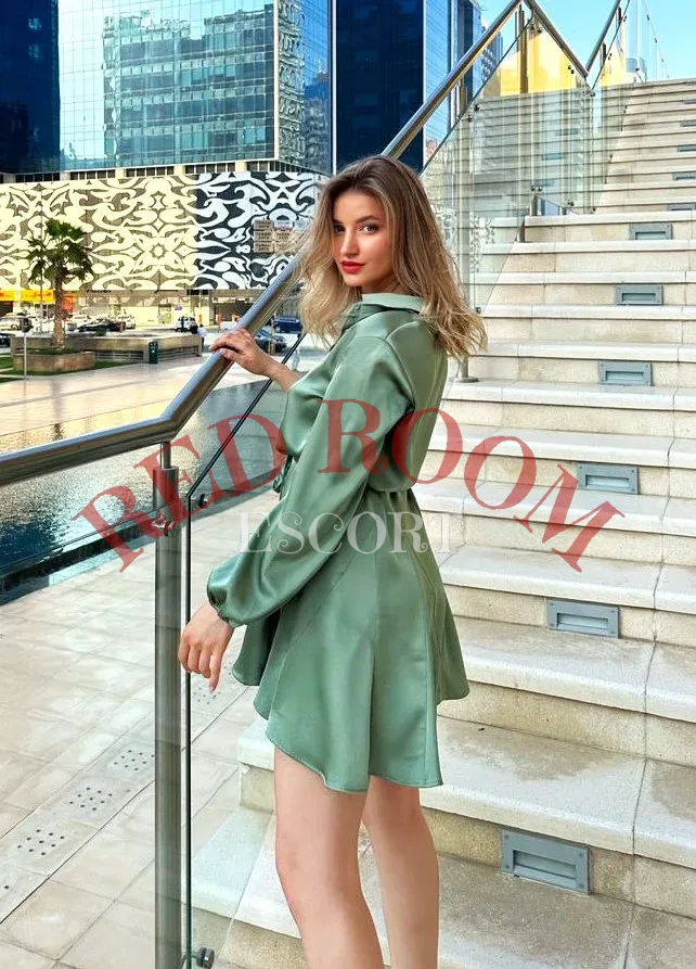 Эскортница Айза - грудь 2, рост 170 см, вес 51 кг, цвет волос Блондинки