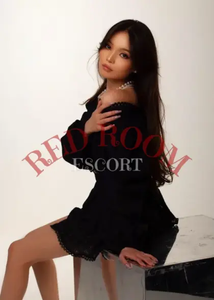 Эскортница Аурика - грудь 1, рост 168 см, вес 48 кг, цвет волос Брюнетки