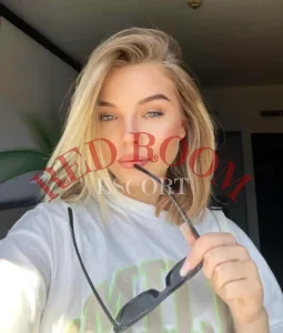 Эскортница Тася - грудь 3, рост 165 см, вес 55 кг, цвет волос Блондинки