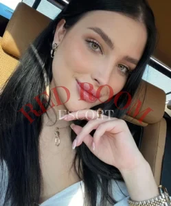 Эскортница Арина - грудь 2, рост 170 см, вес 55 кг, цвет волос Брюнетки