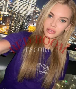 Эскортница Агата - грудь 3, рост 174 см, вес 51 кг, цвет волос Блондинки