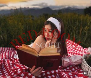 Эскортница Аделина  - грудь 1, рост 175 см, вес 50 кг, цвет волос Шатенки, этничность Азиатская