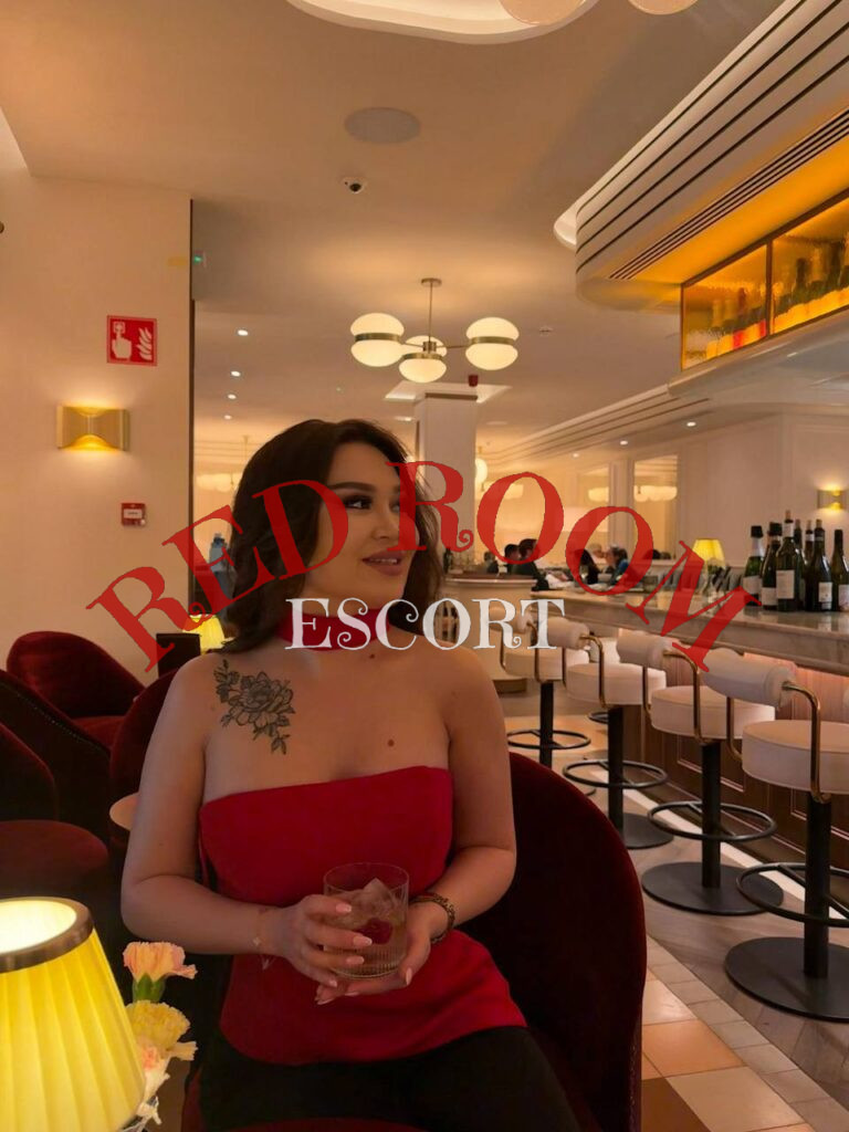 Эскортница Арина - грудь 3, рост 163 см, вес 48 кг, цвет волос Шатенки, этничность Азиатская