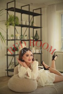 Эскортница Арина - грудь 3, рост 163 см, вес 48 кг, цвет волос Шатенки, этничность Азиатская