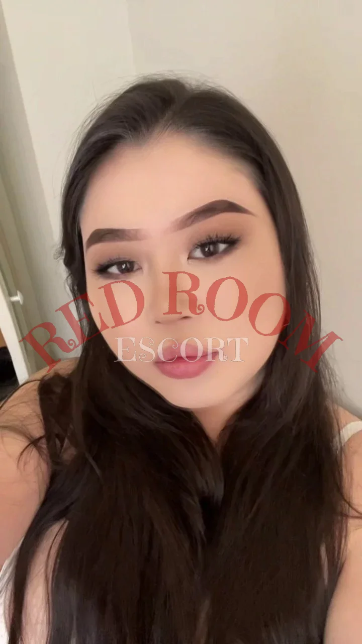 Эскортница Дарина - грудь 1.5, рост 167 см, вес 46 кг, цвет волос Шатенки