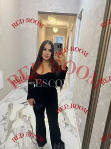Эскортница Лаура - грудь 2, рост 153 см, вес 49 кг, цвет волос Брюнетки