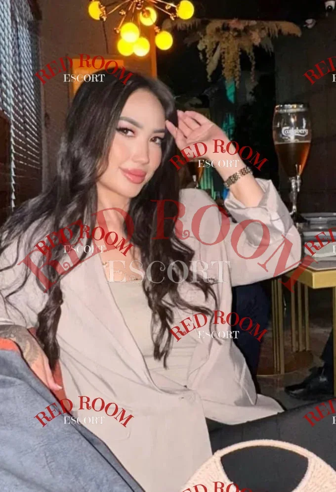 Эскортница Эля - грудь 2, рост 166 см, вес 49 кг, цвет волос Брюнетки