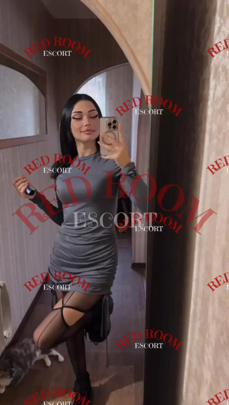 Эскортница Регина - грудь 1.5, рост 162 см, вес 43 кг, цвет волос Брюнетки