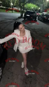Эскортница Лиза - грудь 2.5, рост 169 см, вес 57 кг, цвет волос Брюнетки